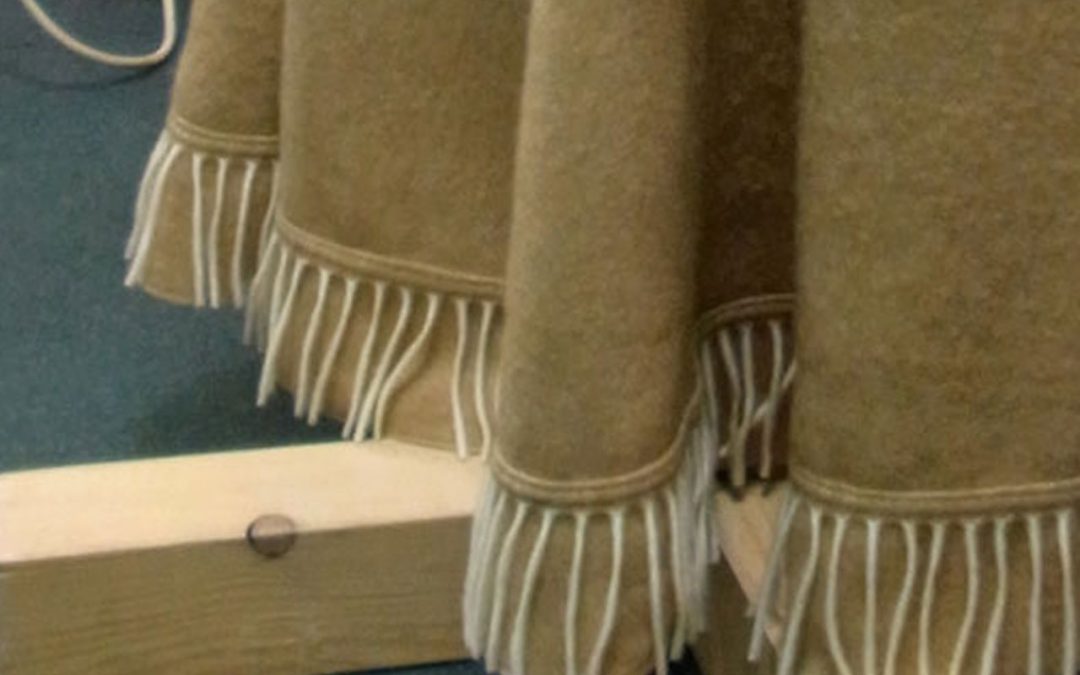 Rock weit schwingend